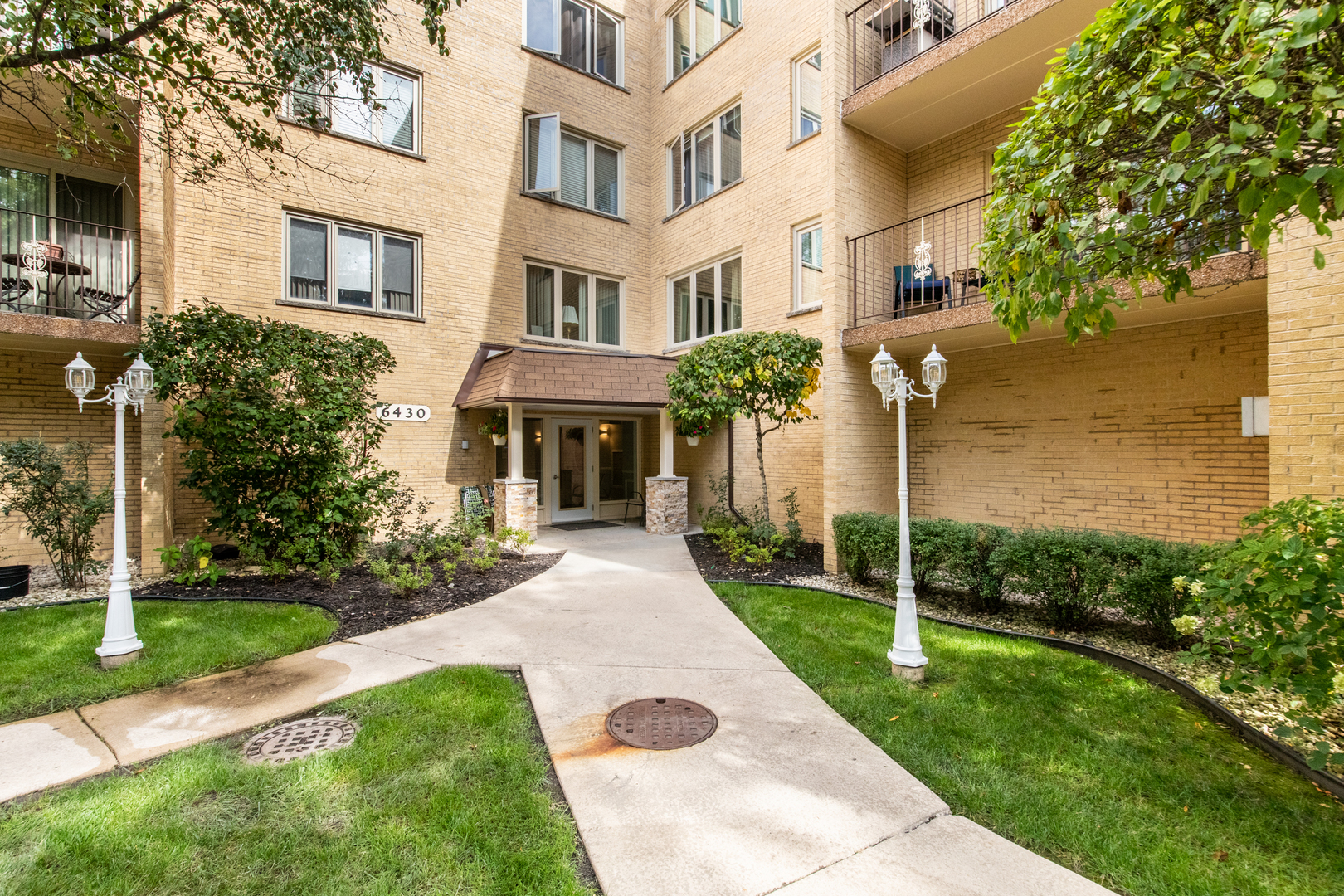6430 W Belle Plaine Avenue 307