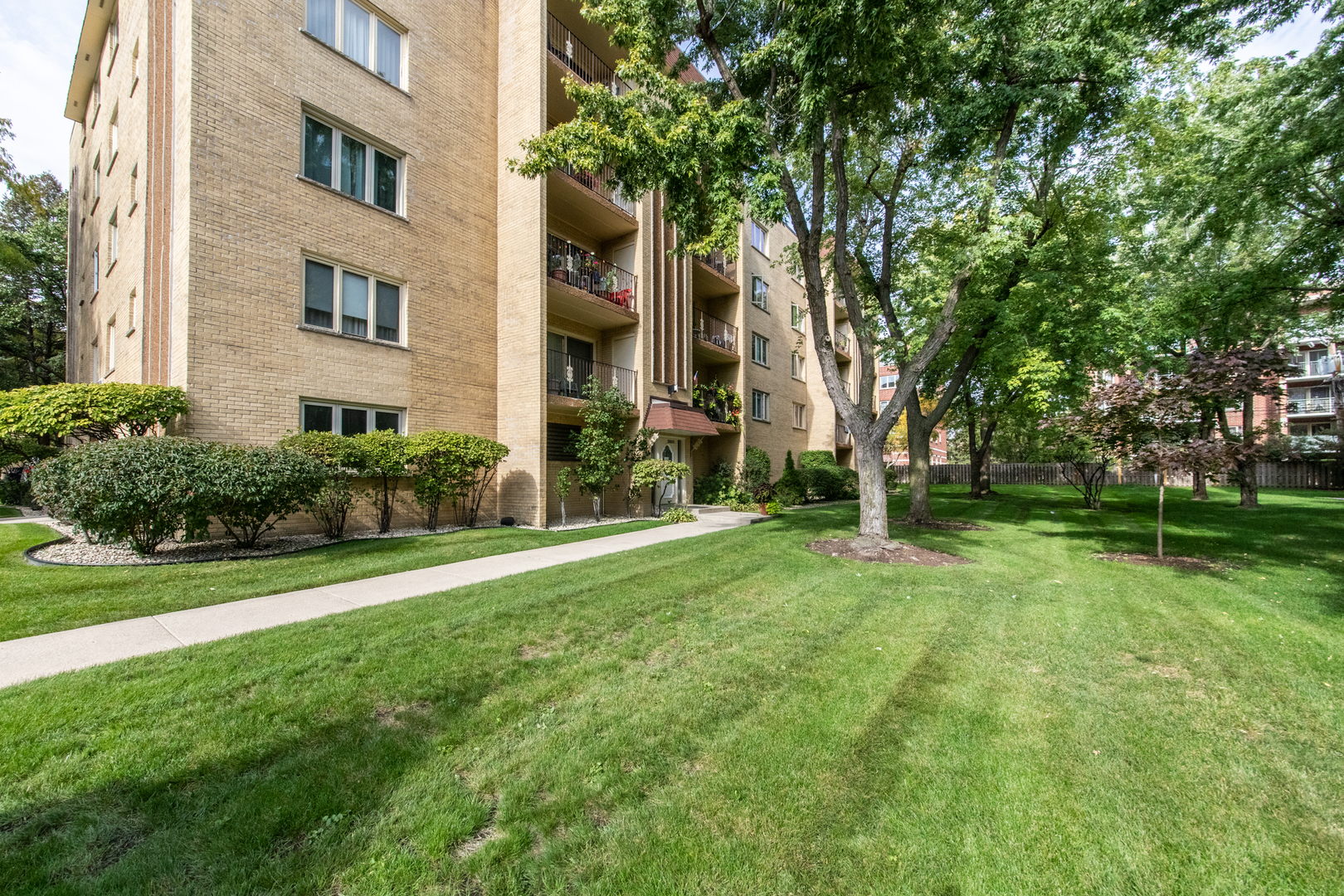 6430 W Belle Plaine Avenue 307