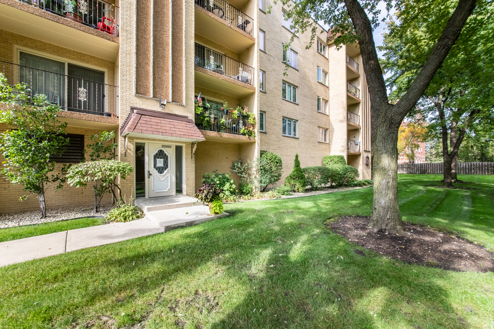 6430 W Belle Plaine Avenue 307