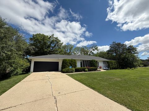 Tiny photo for 4 Yorkshire Drive, Lincolnshire, IL 60069 (MLS # 12624078)