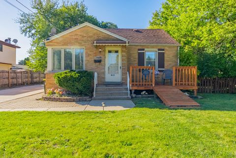 Photo of 2756 Landen Drive, Melrose Park, IL 60164 (MLS # 12497673) Photo of 2756 Landen Drive, Melrose Park, IL 60164 (MLS # 12497673)