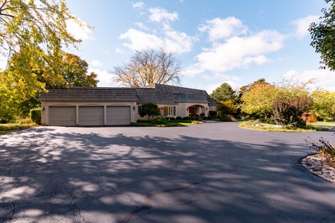 Tiny photo for 418 W County Line Road, Barrington, IL 60010 (MLS # 12717557)