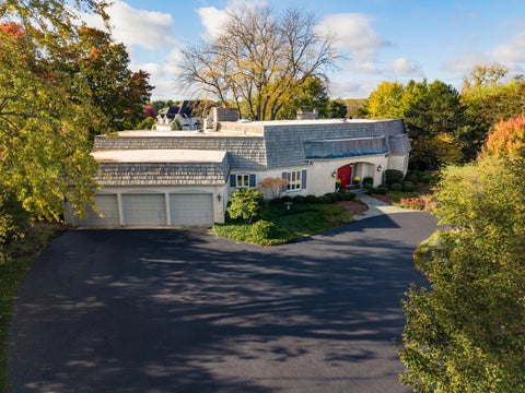 Tiny photo for 418 W County Line Road, Barrington, IL 60010 (MLS # 12717557)