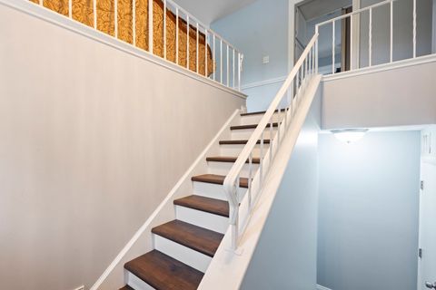 Tiny photo for 2004 E Parkview Circle, Hoffman Estates, IL 60169 (MLS # 12524167)