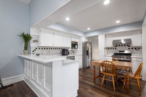 Tiny photo for 2004 E Parkview Circle, Hoffman Estates, IL 60169 (MLS # 12524167)