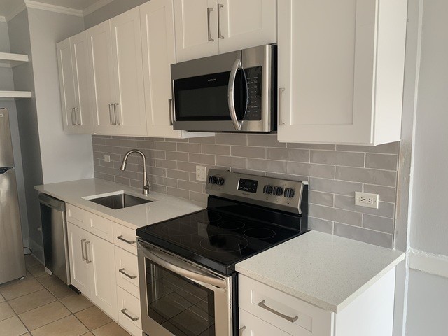 10 W Elm Street 602