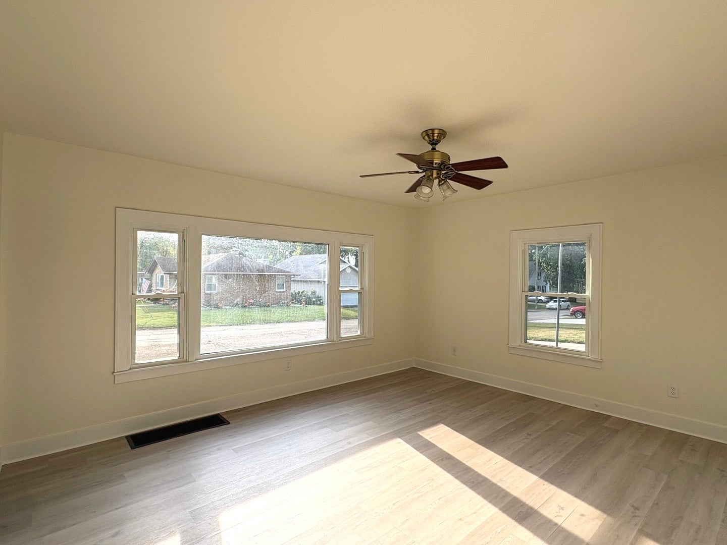 1249 Creve Coeur Street