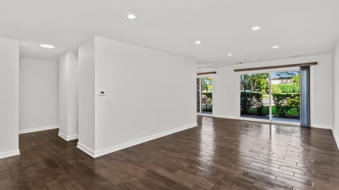 Tiny photo for 725 W Huntington Commons Road #104, Mount Prospect, IL 60056 (MLS # 12741986)