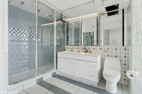 Tiny photo for 5740 N Sheridan Road #18C, Chicago, IL 60660 (MLS # 12478700)