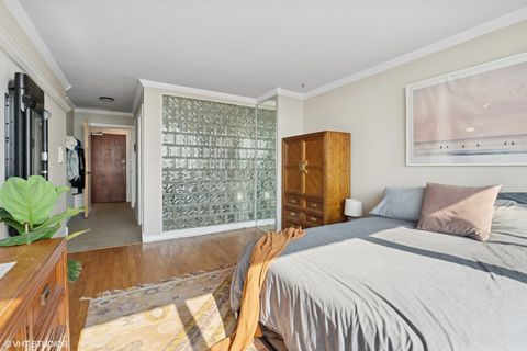 Tiny photo for 5740 N Sheridan Road #18C, Chicago, IL 60660 (MLS # 12478700)