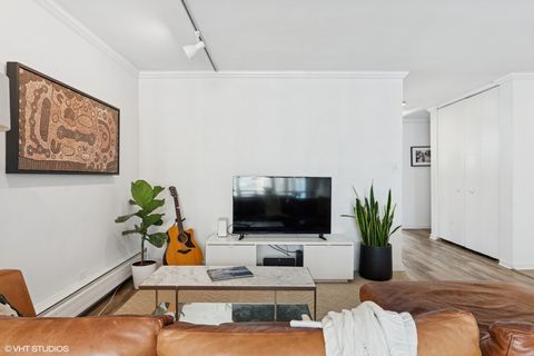 Tiny photo for 5740 N Sheridan Road #18C, Chicago, IL 60660 (MLS # 12478700)