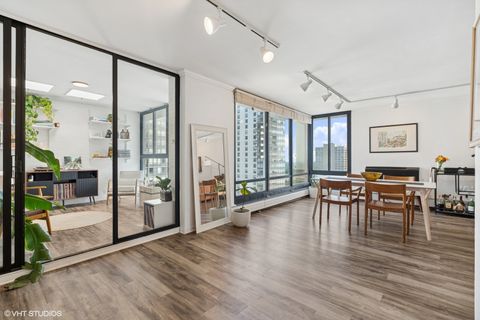 Tiny photo for 5740 N Sheridan Road #18C, Chicago, IL 60660 (MLS # 12478700)