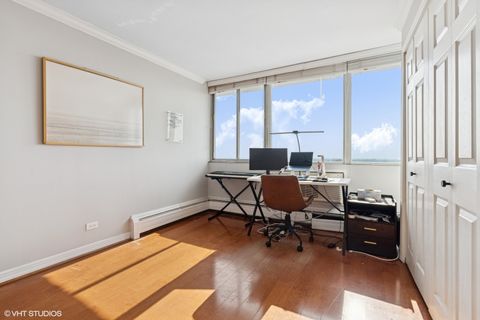 Tiny photo for 5740 N Sheridan Road #18C, Chicago, IL 60660 (MLS # 12478700)