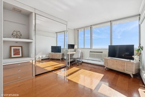 Tiny photo for 5740 N Sheridan Road #18C, Chicago, IL 60660 (MLS # 12478700)