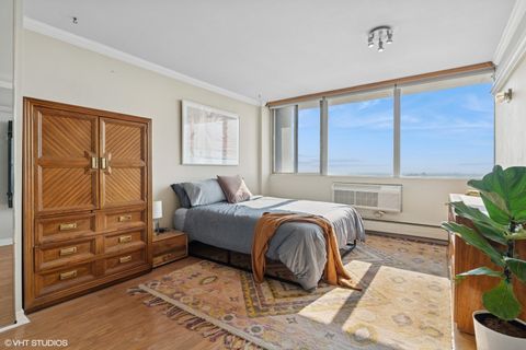 Tiny photo for 5740 N Sheridan Road #18C, Chicago, IL 60660 (MLS # 12478700)