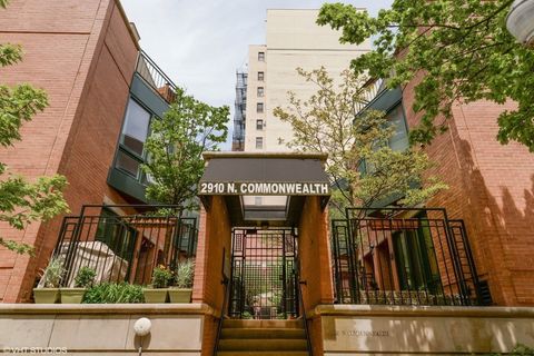 2910 N Commonwealth Avenue 8 Chicago IL 60657