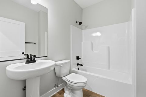 Tiny photo for 118 BEACON HARBOR Circle #118, East Moline, IL 61244 (MLS # QC4269901)