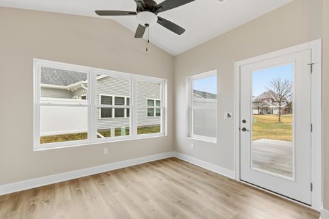 Tiny photo for 118 BEACON HARBOR Circle #118, East Moline, IL 61244 (MLS # QC4269901)