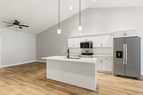 Tiny photo for 118 BEACON HARBOR Circle #118, East Moline, IL 61244 (MLS # QC4269901)