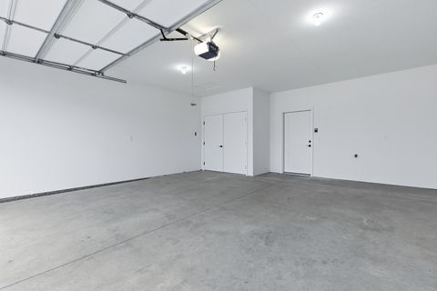 Tiny photo for 118 BEACON HARBOR Circle #118, East Moline, IL 61244 (MLS # QC4269901)