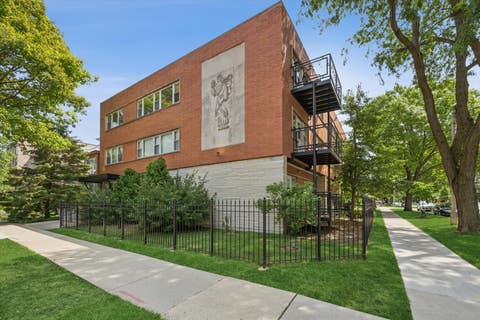 Photo of 240 S Oak Park Avenue #305, Oak Park, IL 60302 (MLS # 12696931)