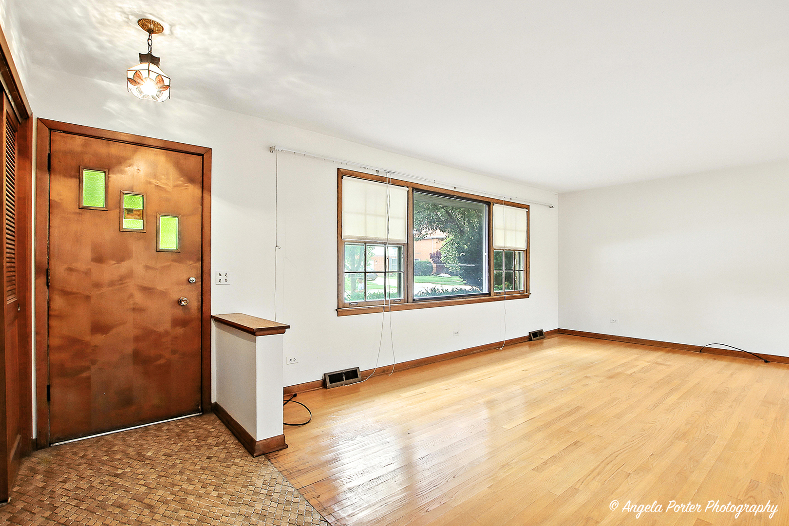506 E Valley Lane