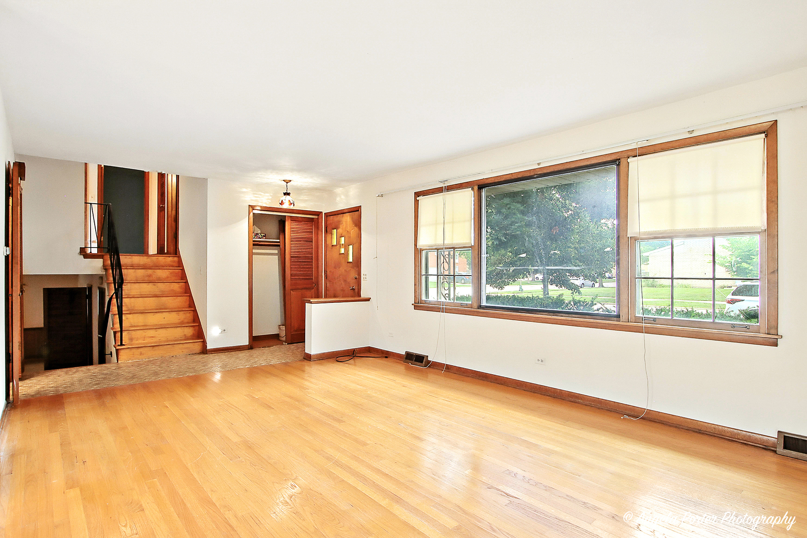 506 E Valley Lane