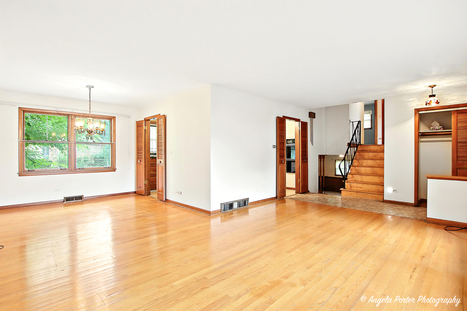 506 E Valley Lane