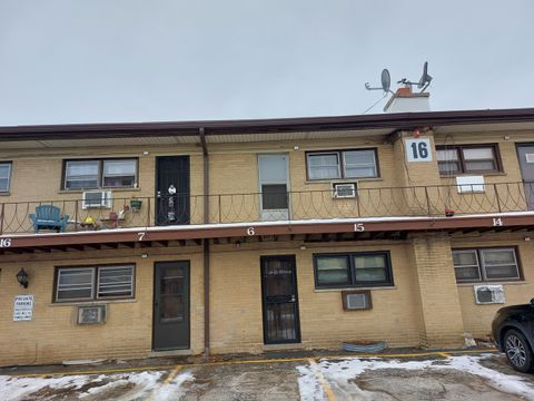 16 King Arthur Court 16 Northlake IL 60164