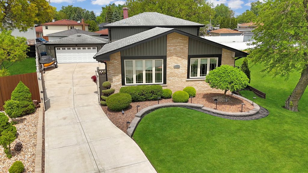 Photo for 4690 W 130th Court, Alsip, IL 60803 (MLS # 12443837)