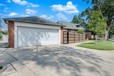 Tiny photo for 6100 N Mason Avenue, Chicago, IL 60646 (MLS # 12749829)