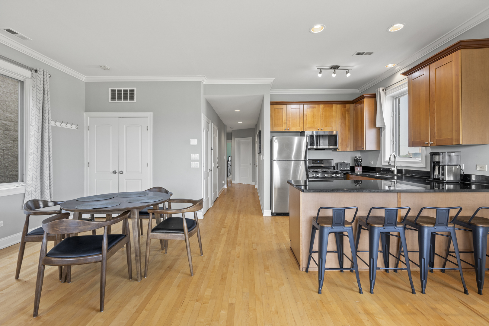 2521 W Congress Parkway 4