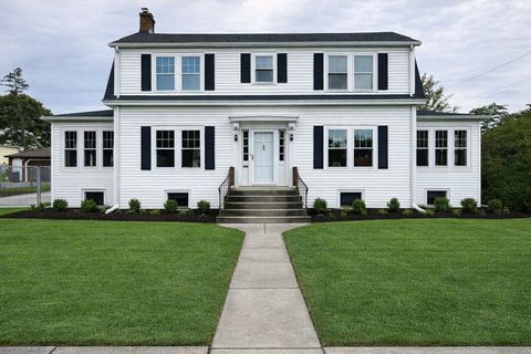 Photo of 210 S Grace Street, Lombard, IL 60148 (MLS # 12586114)