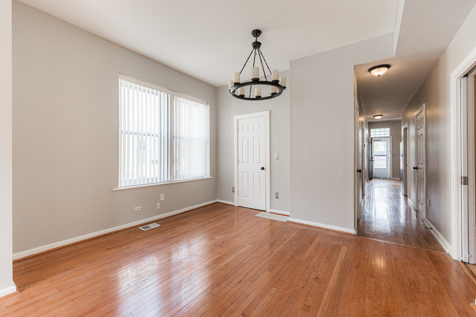 2916 W Warren Boulevard 1