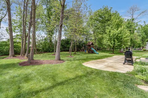 Tiny photo for 1612 Bur Oak Drive, Hoffman Estates, IL 60192 (MLS # 12639661)