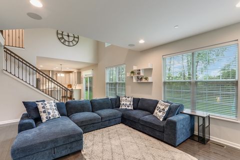 Tiny photo for 1612 Bur Oak Drive, Hoffman Estates, IL 60192 (MLS # 12639661)
