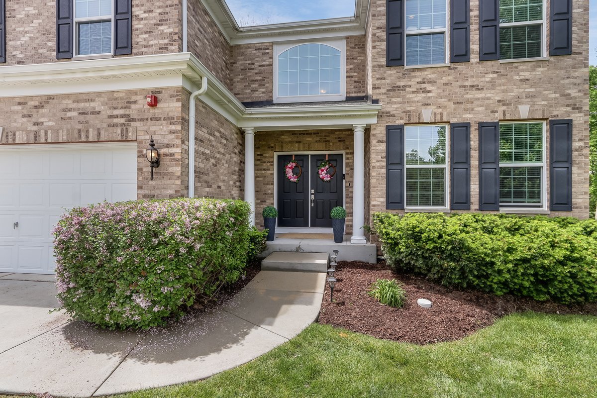 1612 Bur Oak Drive