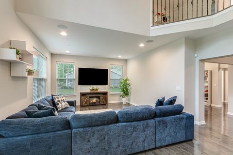 Tiny photo for 1612 Bur Oak Drive, Hoffman Estates, IL 60192 (MLS # 12639661)