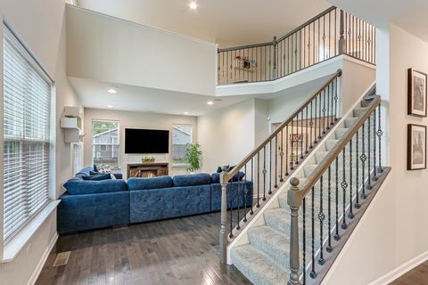 Tiny photo for 1612 Bur Oak Drive, Hoffman Estates, IL 60192 (MLS # 12639661)