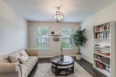 Tiny photo for 1612 Bur Oak Drive, Hoffman Estates, IL 60192 (MLS # 12639661)