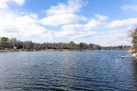 A home in Lake In The Hills