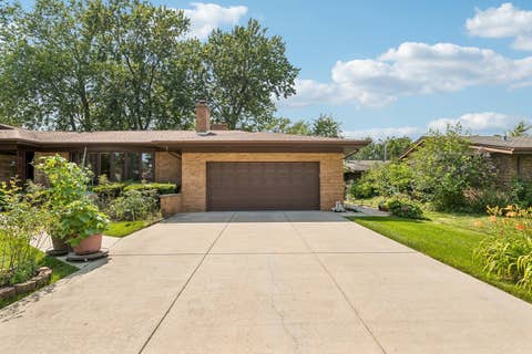 Tiny photo for 6444 N Kenton Avenue, Lincolnwood, IL 60712 (MLS # 12708485)
