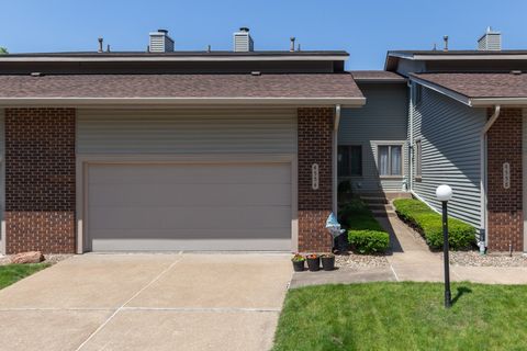Photo of 4554 Bunker Hill Drive, Bettendorf, IA 52722 (MLS # 12609751)