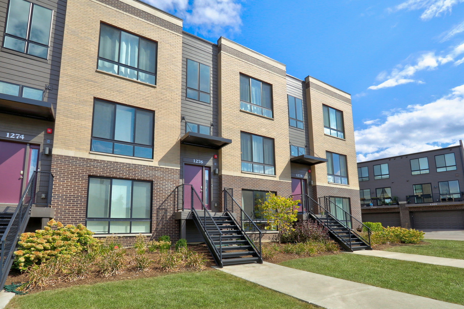 1276 Lakepointe Drive