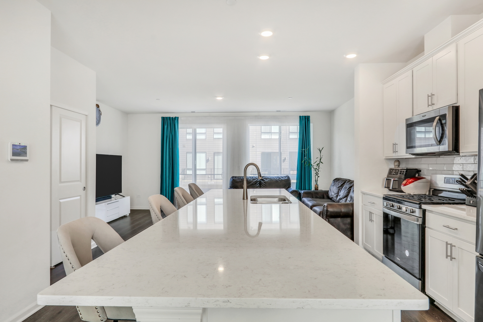 1276 Lakepointe Drive