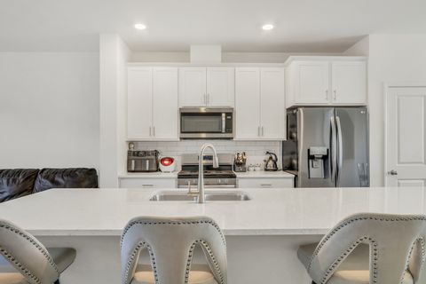 Tiny photo for 1276 Lakepointe Drive, Schaumburg, IL 60173 (MLS # 12483931)
