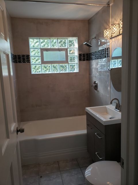 Tiny photo for 433 E High Street E, Mundelein, IL 60060 (MLS # 12475817)