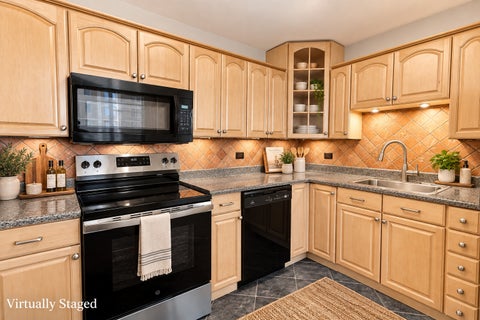 Tiny photo for 6301 N Sheridan Road #19N, Chicago, IL 60660 (MLS # 12753152)