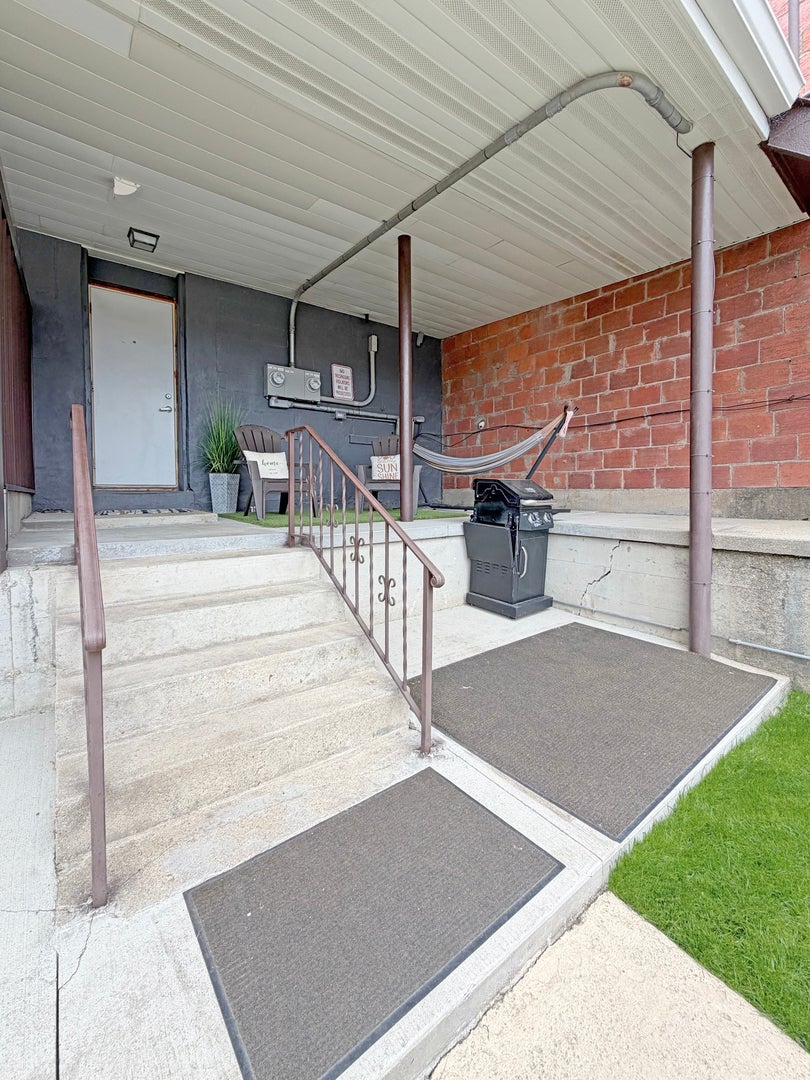 113 W Railroad Street 115