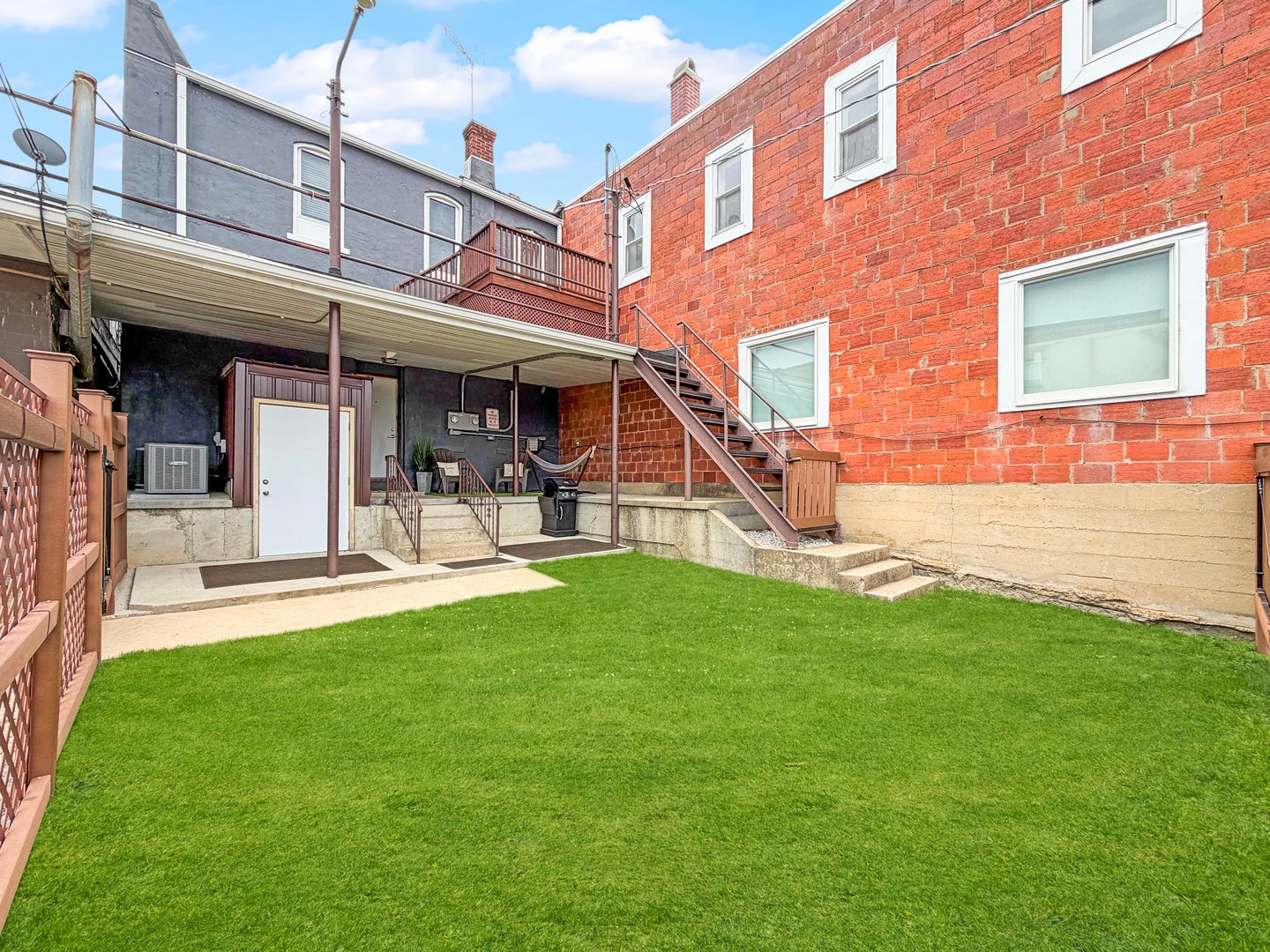 113 W Railroad Street 115